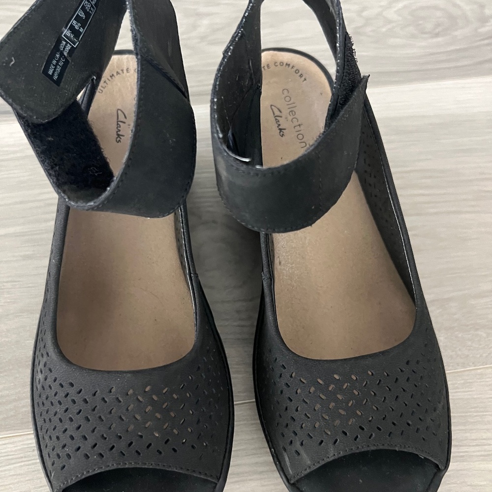 Clarks, soft toe sandals black, leather wedge